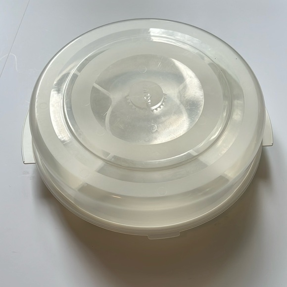 ECLIPSE Divided Round Serving and Storage Tray with Lid - Picture 2 of 12